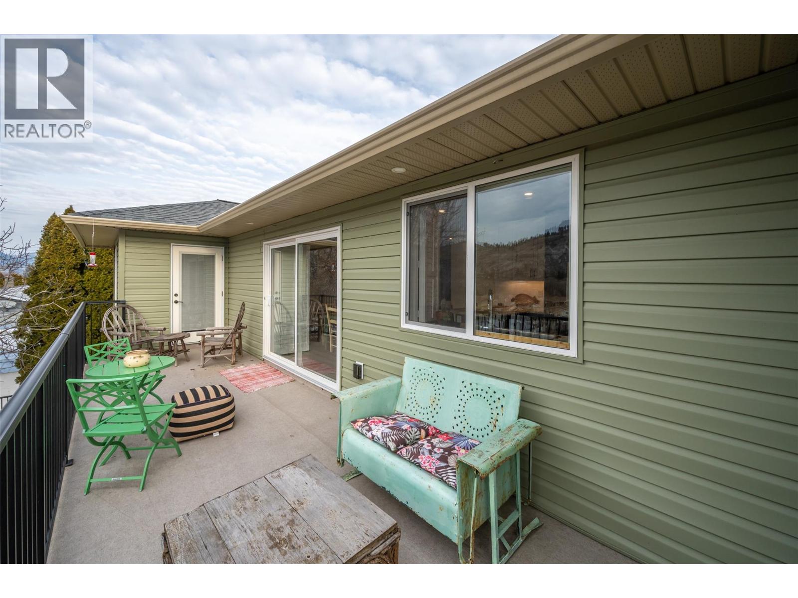 6654 Bellevue Drive, Oliver