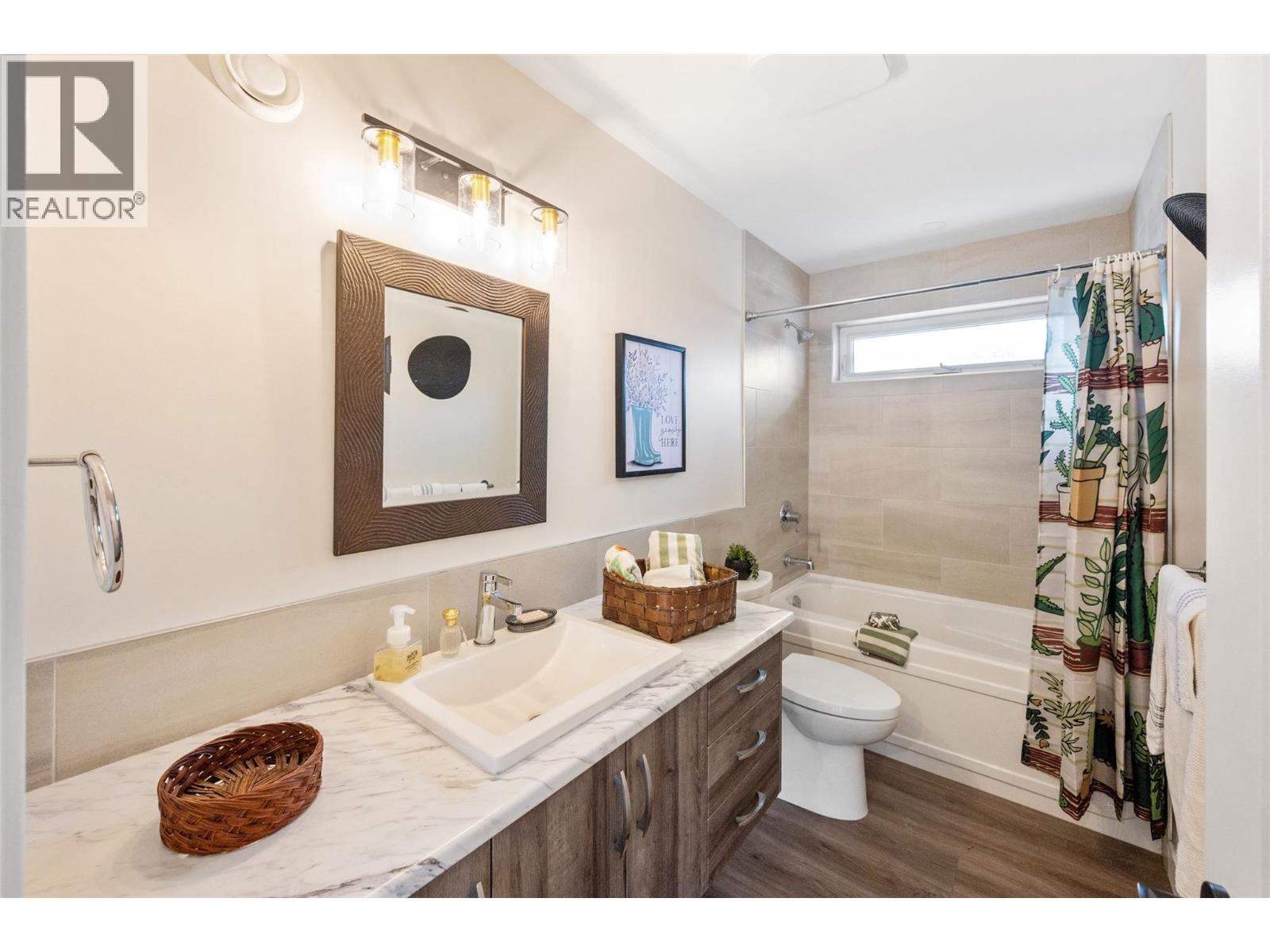 6654 Bellevue Drive, Oliver