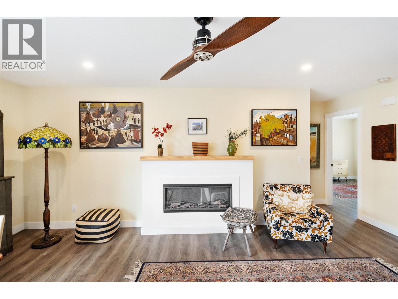 6654 Bellevue Drive, Oliver