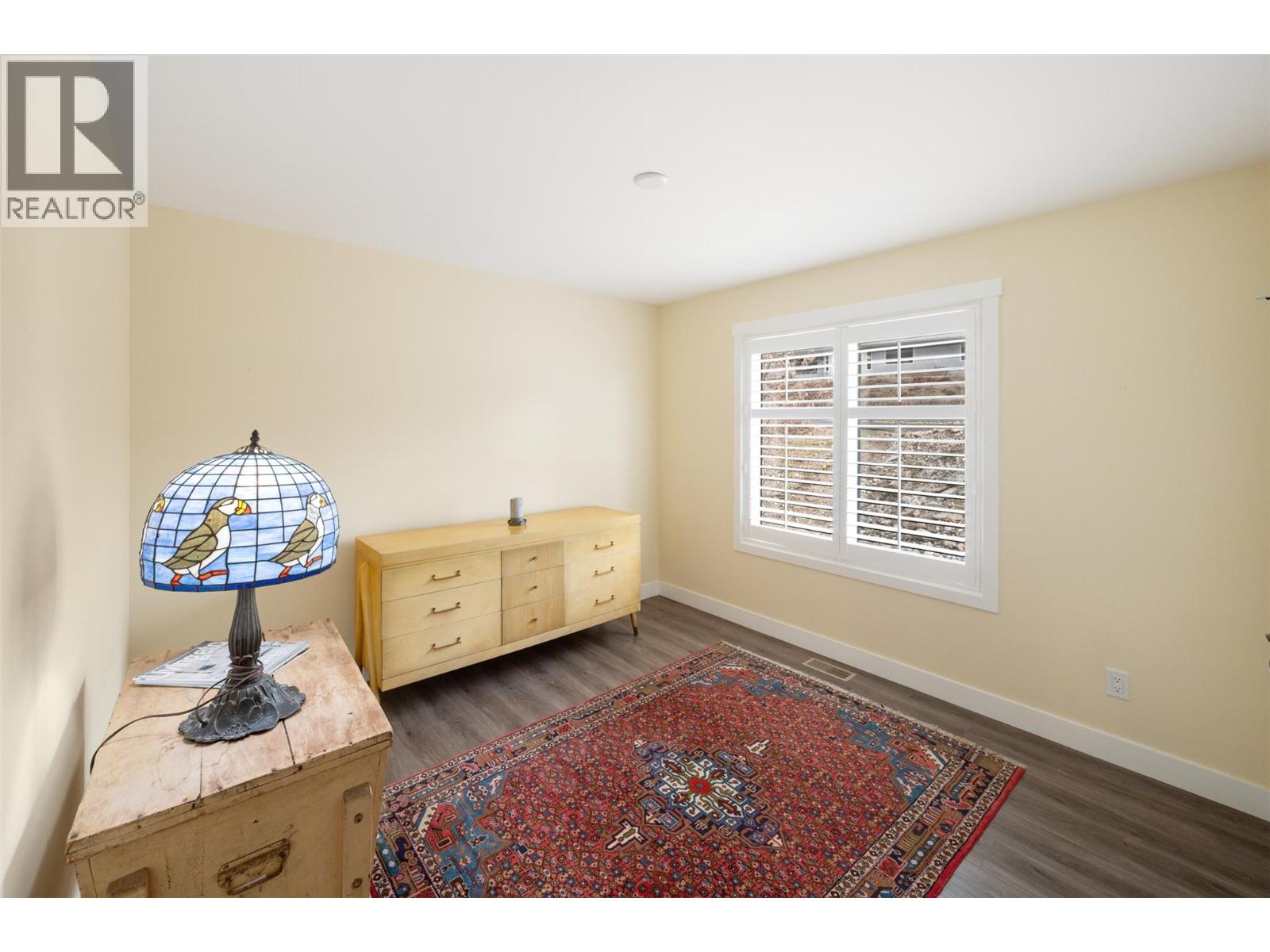 6654 Bellevue Drive, Oliver