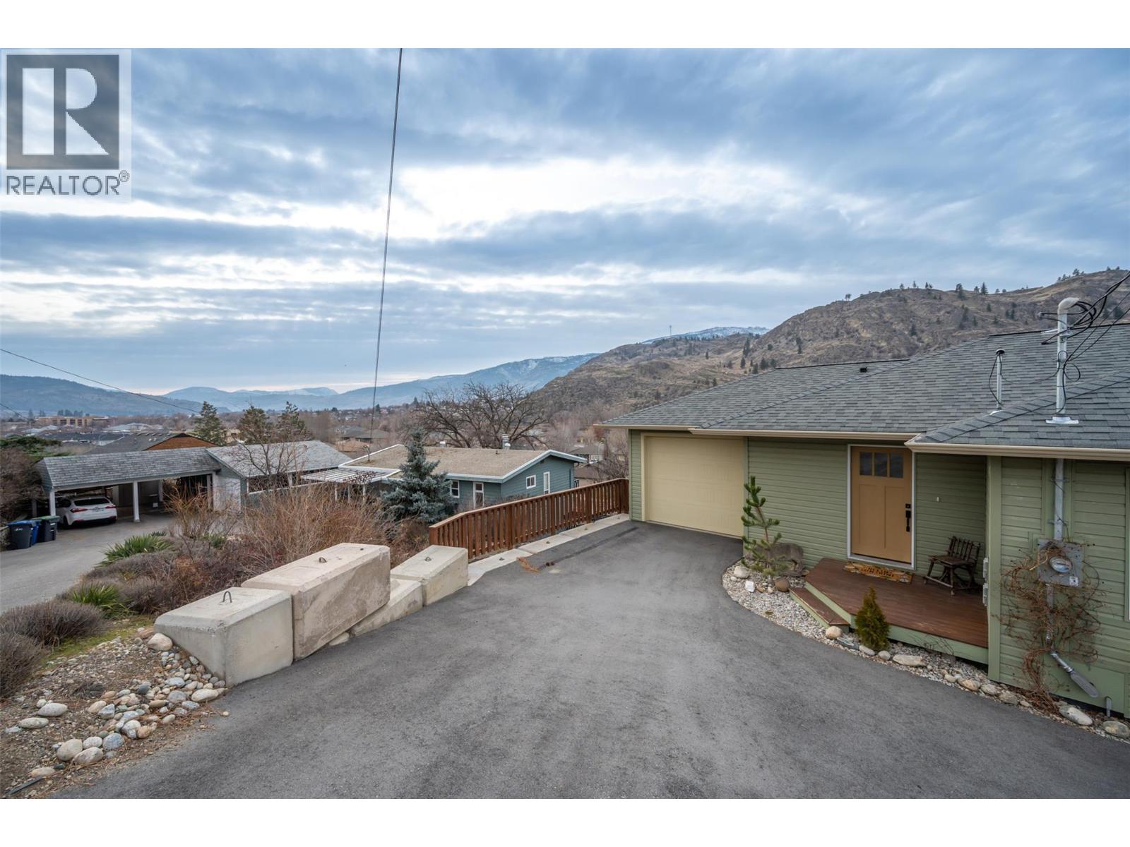 6654 Bellevue Drive, Oliver