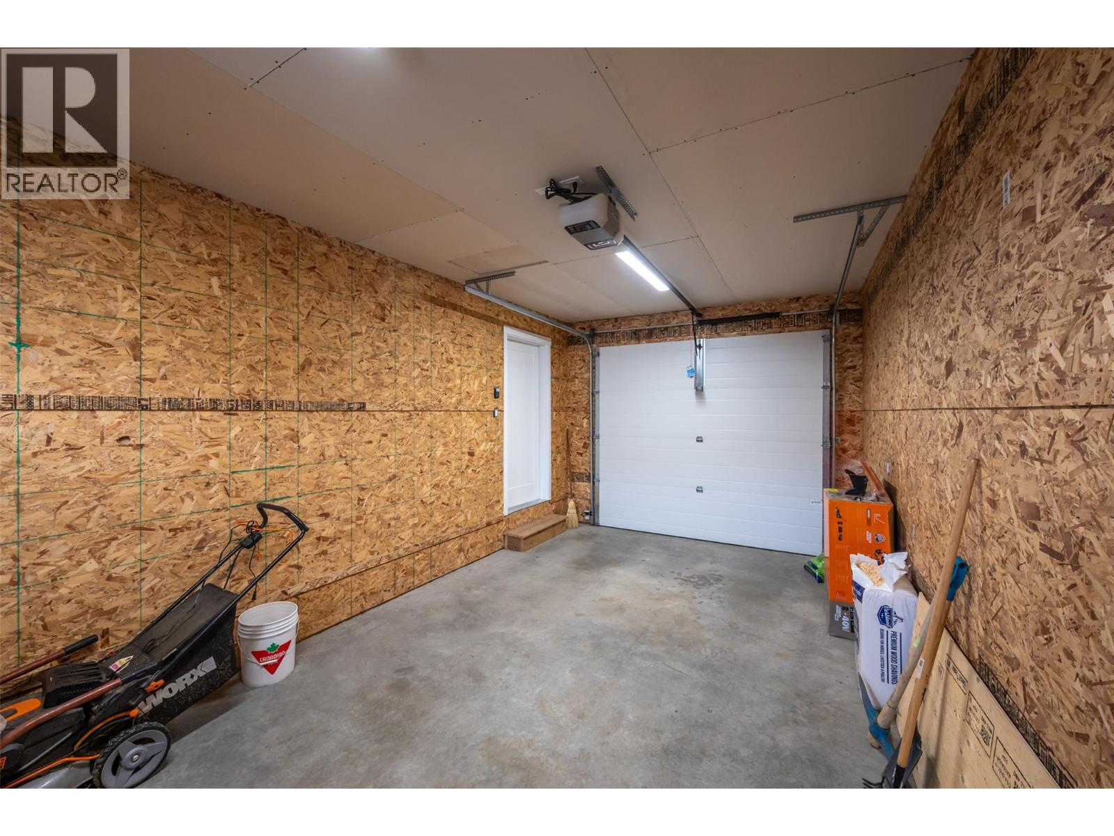 6654 Bellevue Drive, Oliver