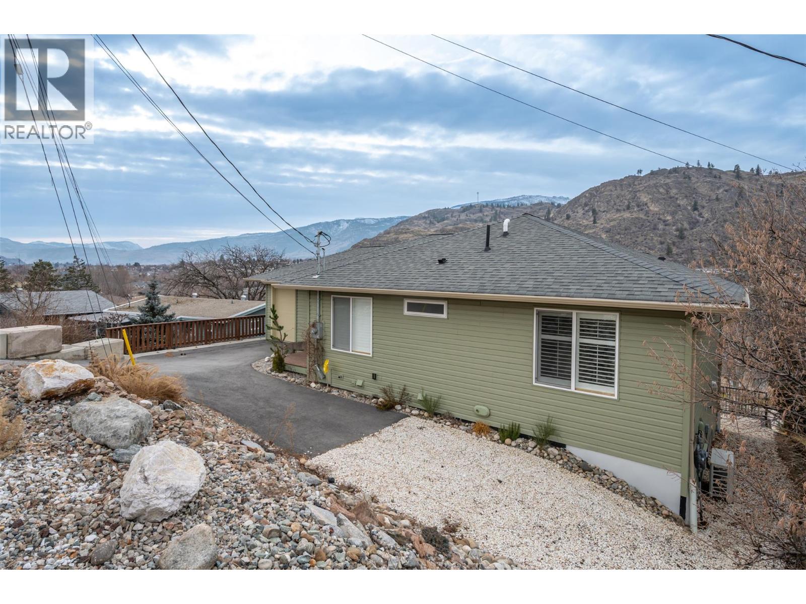 6654 Bellevue Drive, Oliver