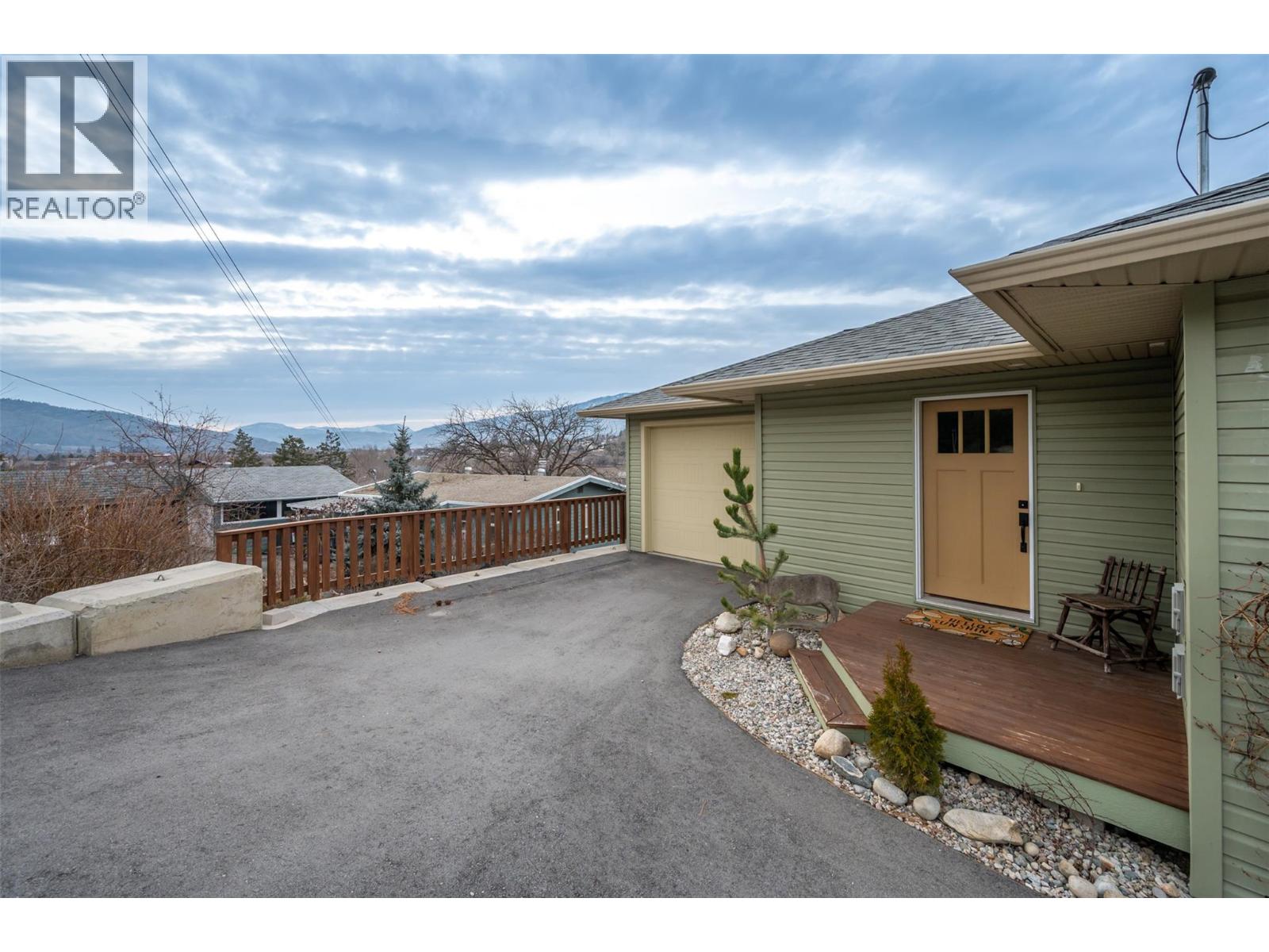 6654 Bellevue Drive, Oliver