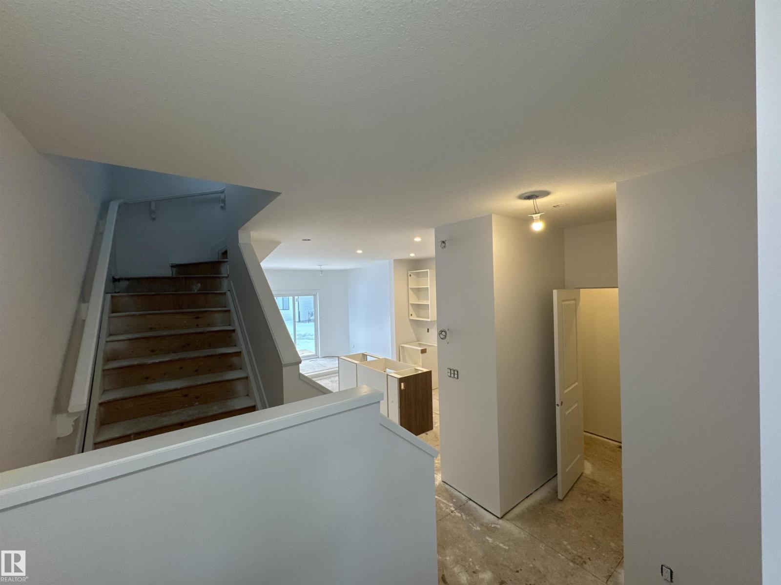 #61 5122 213A ST NW - 16