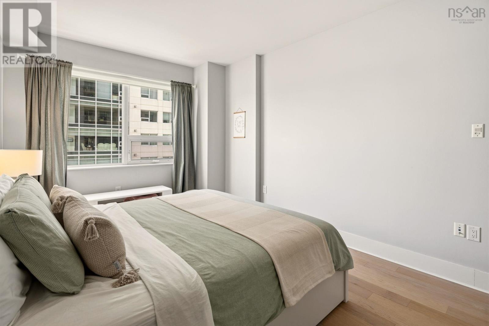 Property 20 of 33 of 503 15 Kings Wharf Place