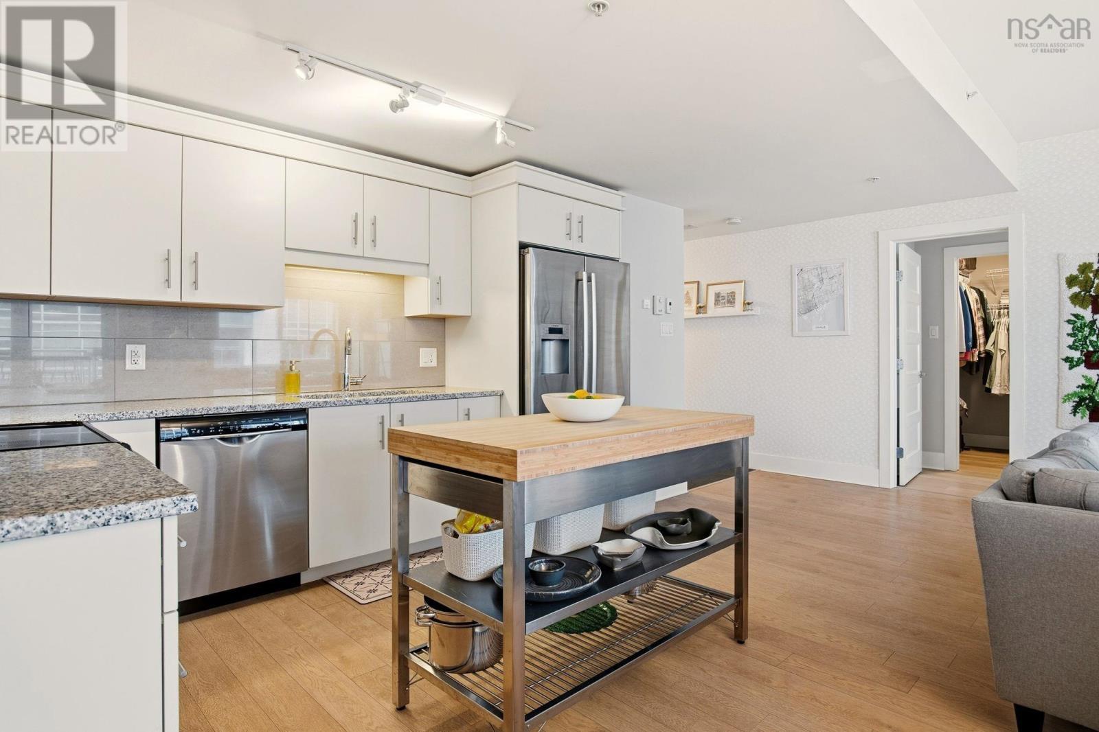 Property 11 of 33 of 503 15 Kings Wharf Place