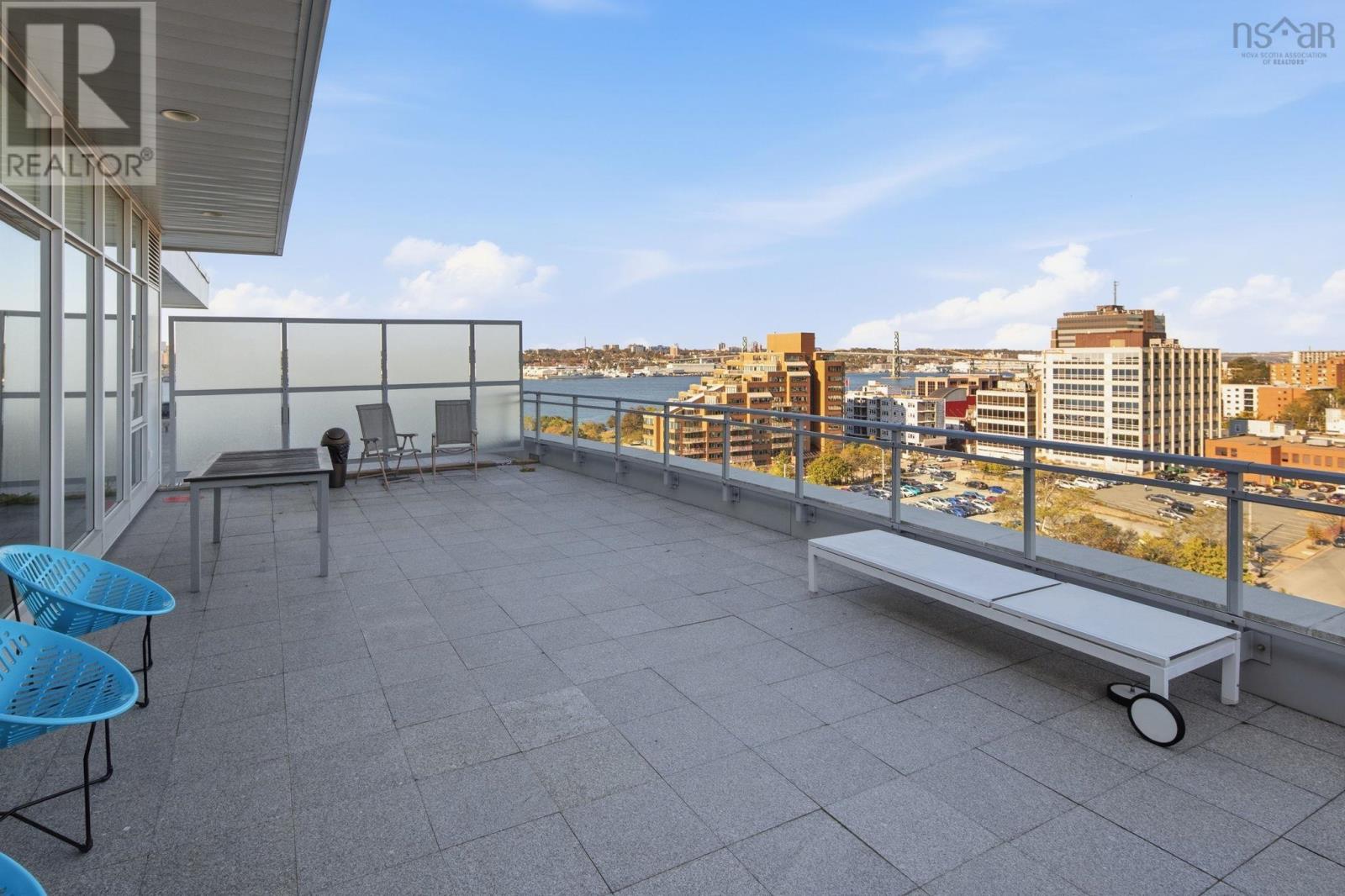 Property 26 of 33 of 503 15 Kings Wharf Place