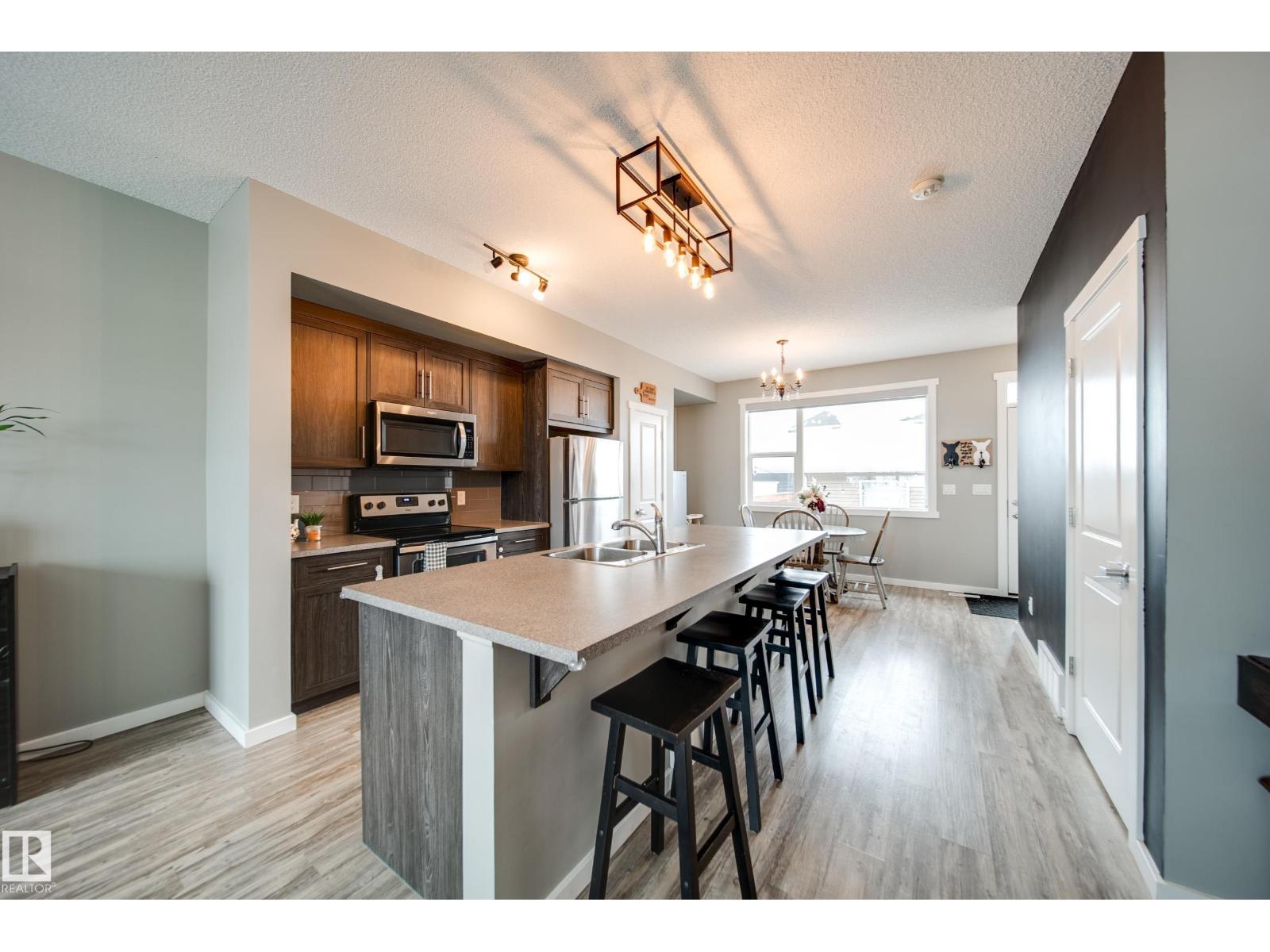 124 SOUTHFORK RD, Leduc