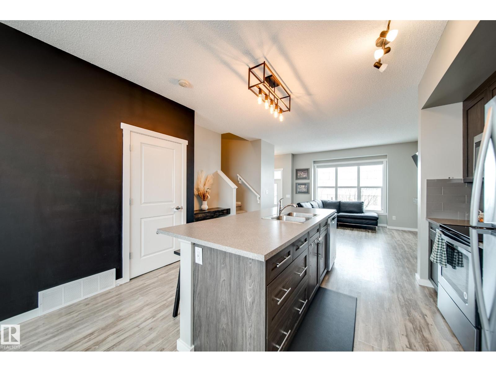 124 SOUTHFORK RD, Leduc