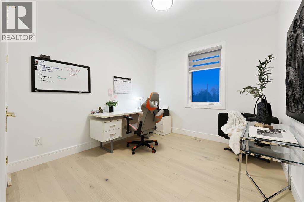 Single Family House for Sale in  Boulton Road NW Brentwood Calgary 