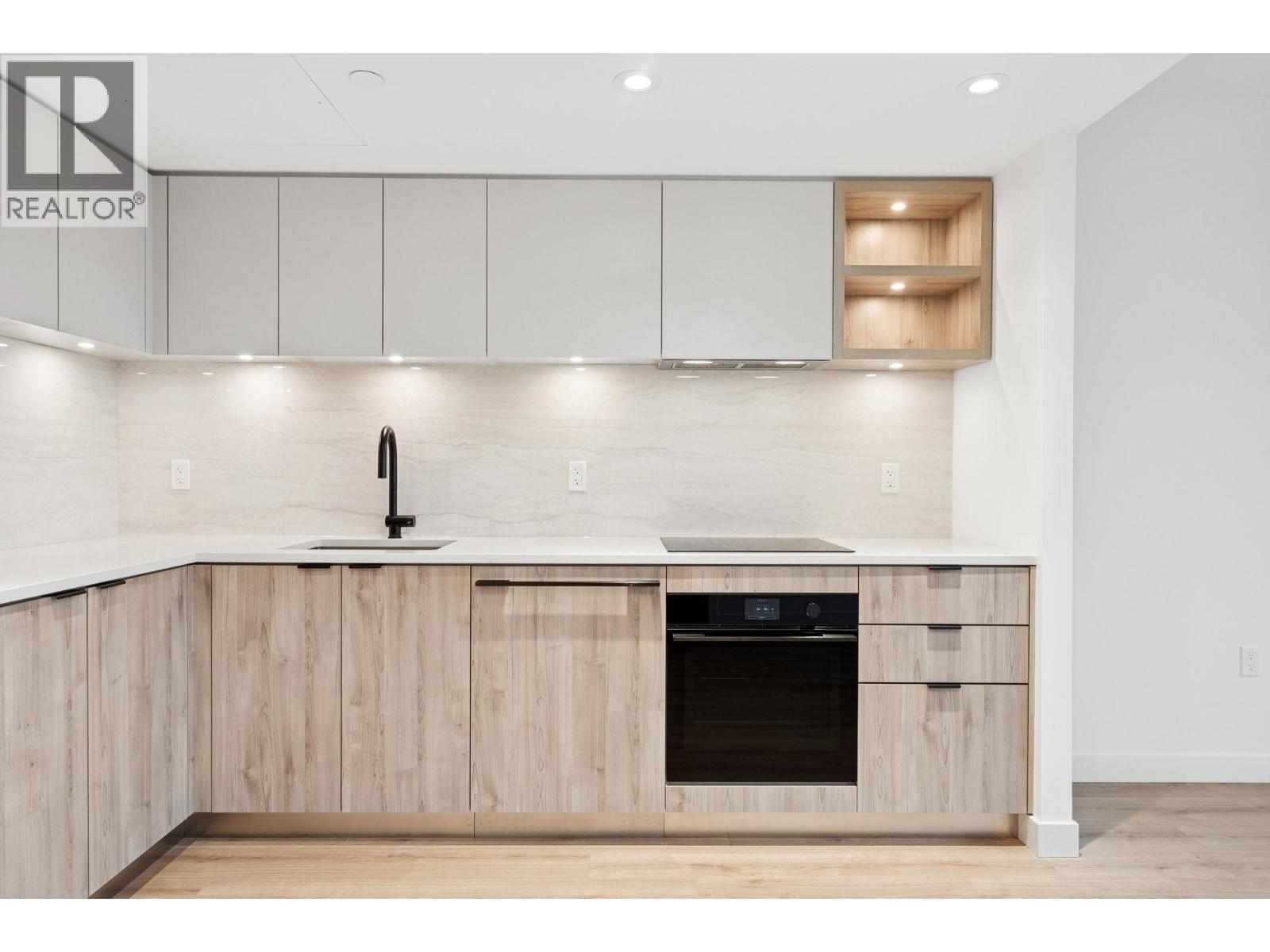 317 755 HARBOURSIDE DRIVE, North Vancouver