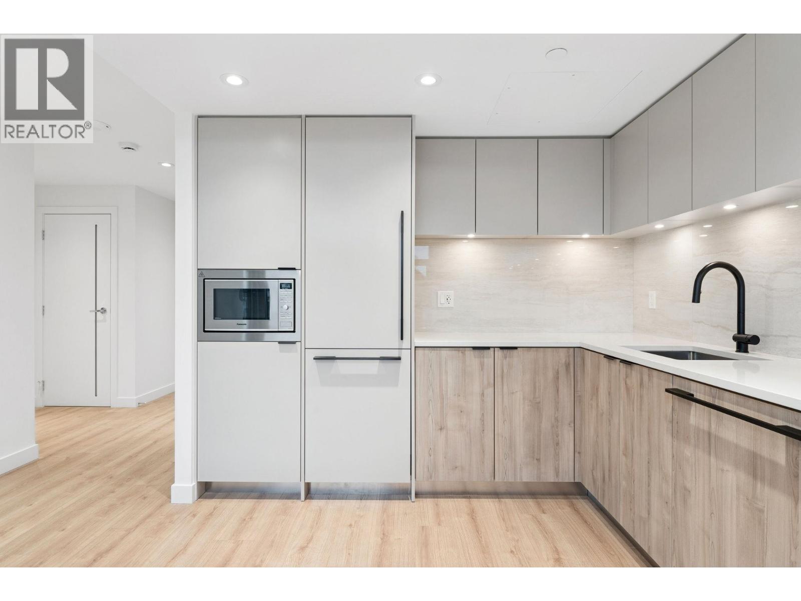 317 755 HARBOURSIDE DRIVE, North Vancouver