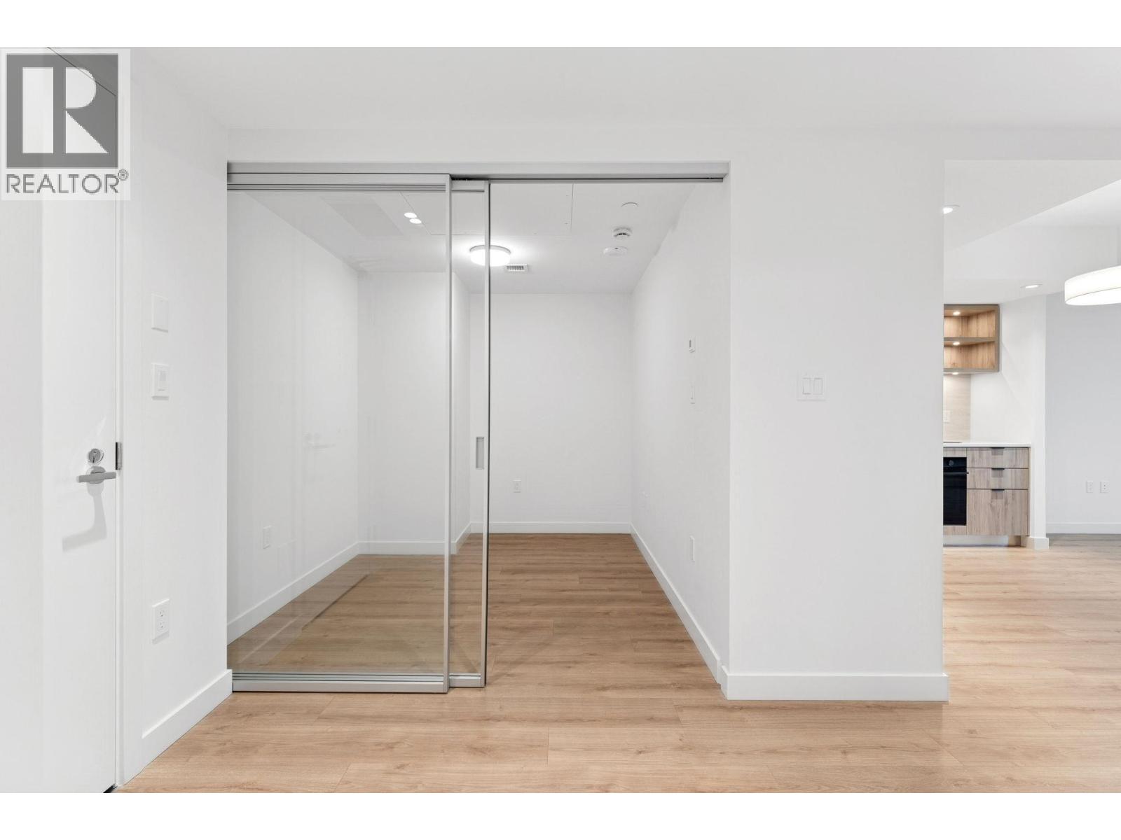 317 755 HARBOURSIDE DRIVE, North Vancouver