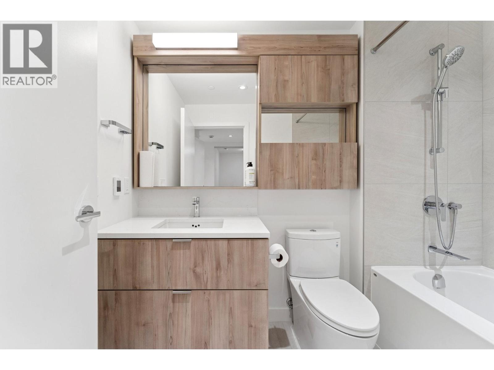 317 755 HARBOURSIDE DRIVE, North Vancouver