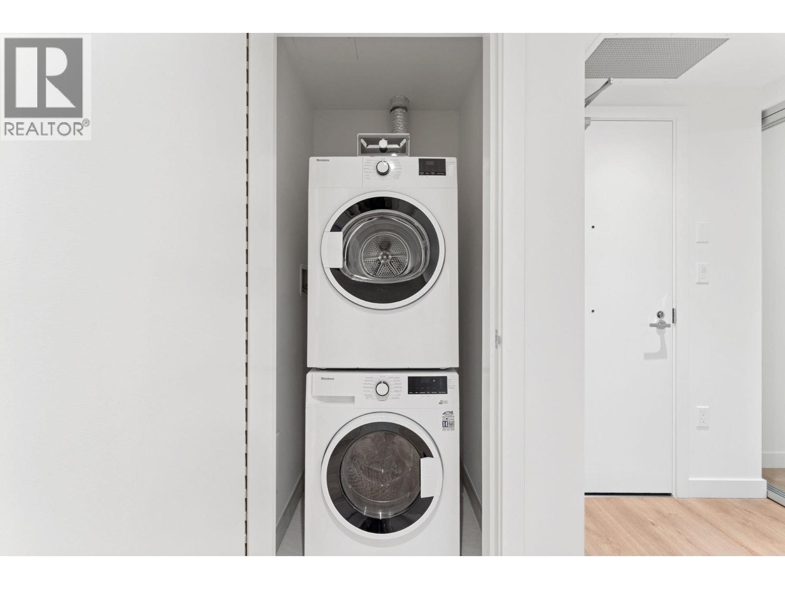 317 755 HARBOURSIDE DRIVE, North Vancouver