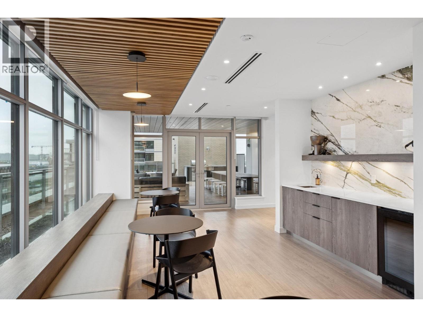 317 755 HARBOURSIDE DRIVE, North Vancouver