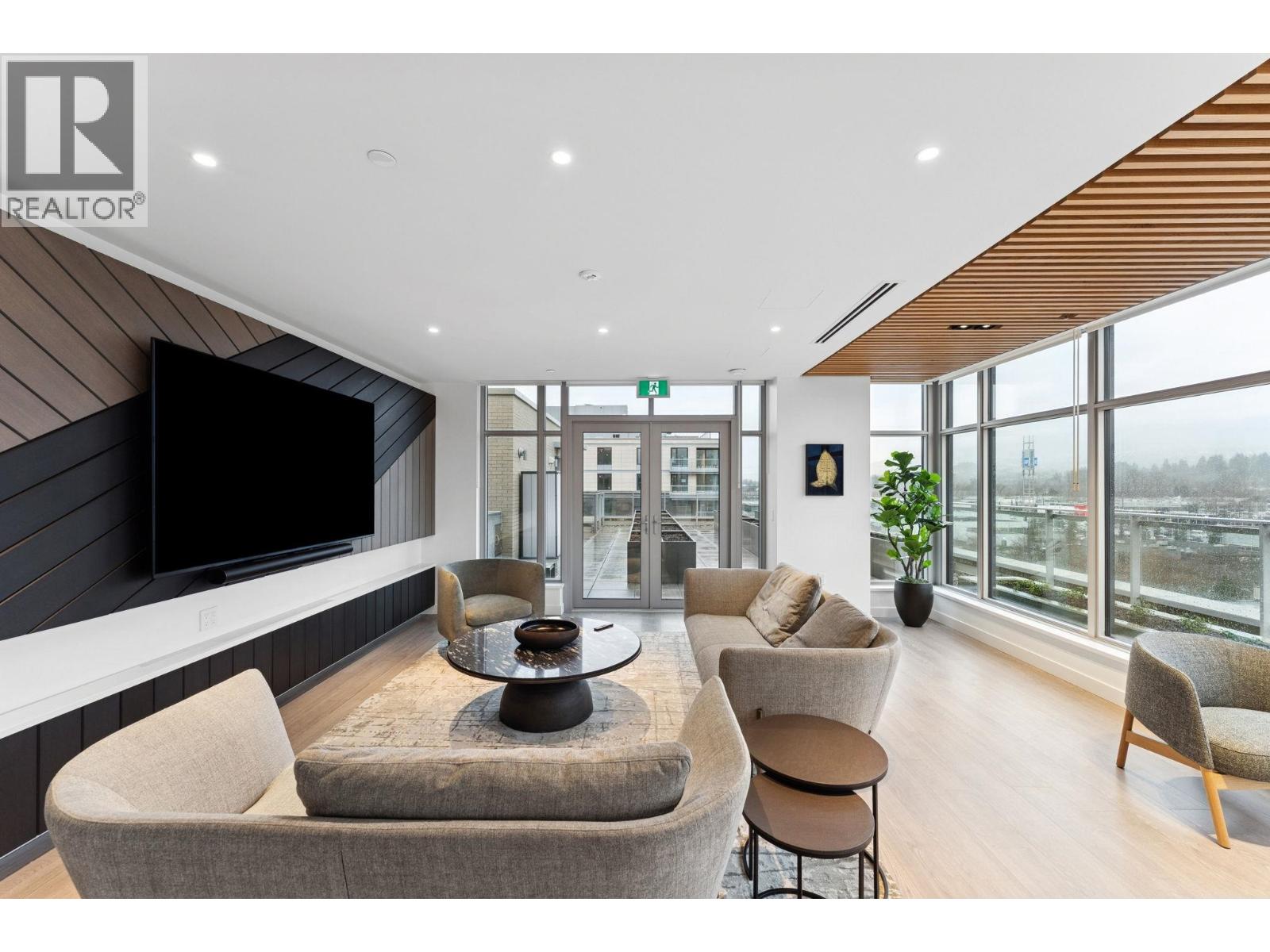 317 755 HARBOURSIDE DRIVE, North Vancouver