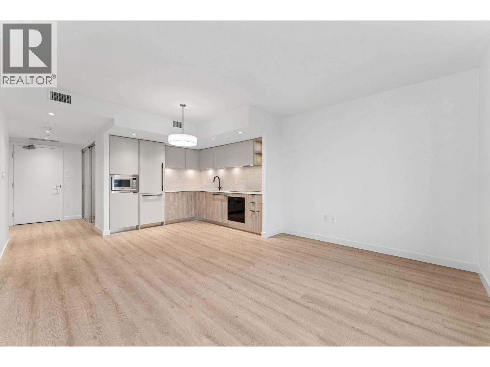 317 755 HARBOURSIDE DRIVE, North Vancouver