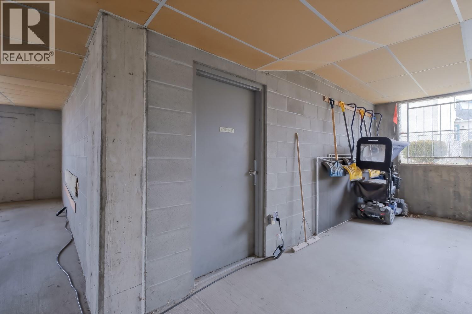 305 255 McIntosh Road, Kelowna