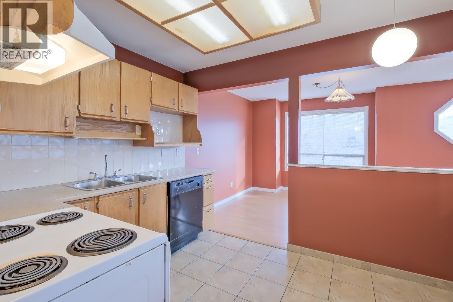 305 255 McIntosh Road, Kelowna