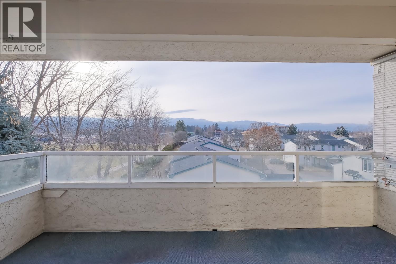 305 255 McIntosh Road, Kelowna