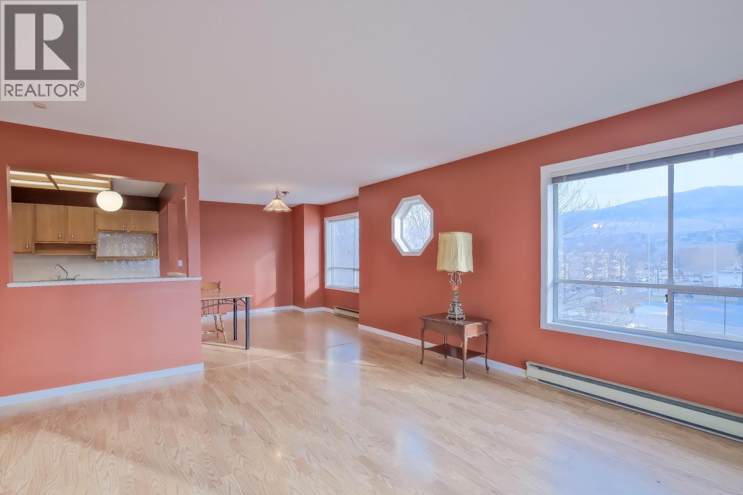 305 255 McIntosh Road, Kelowna