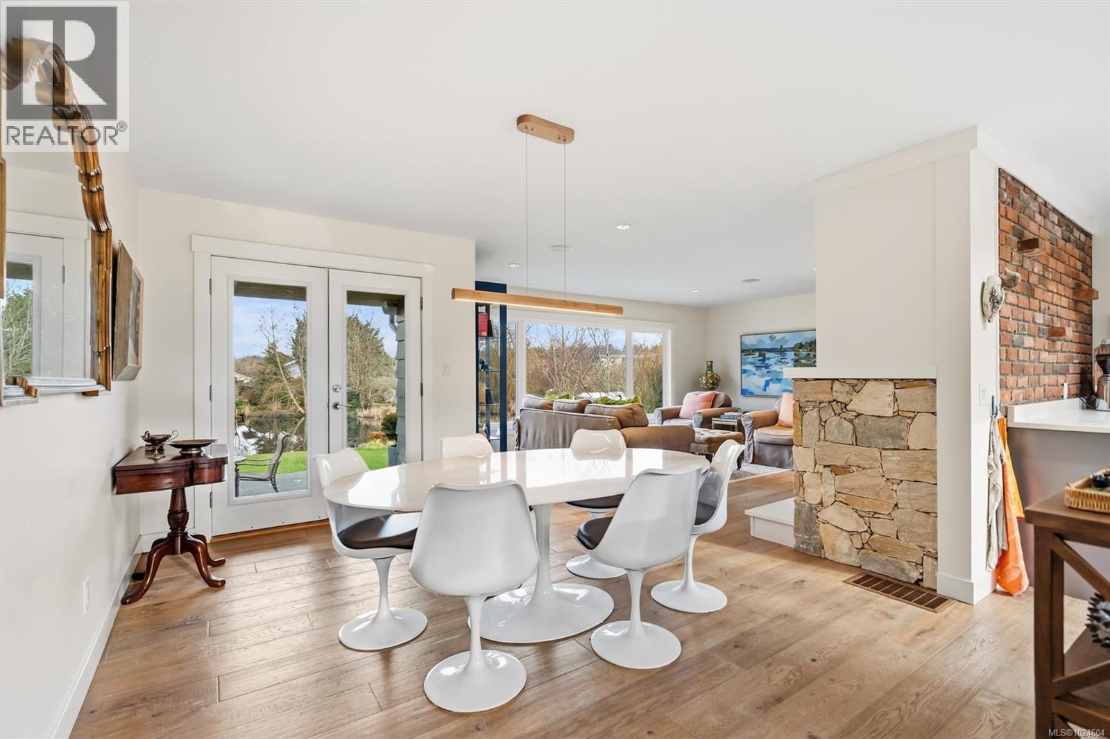  3752 Waring Place, Saanich