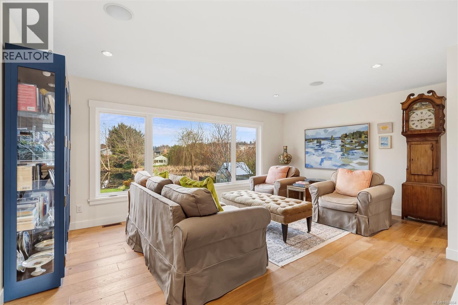  3752 Waring Place, Saanich