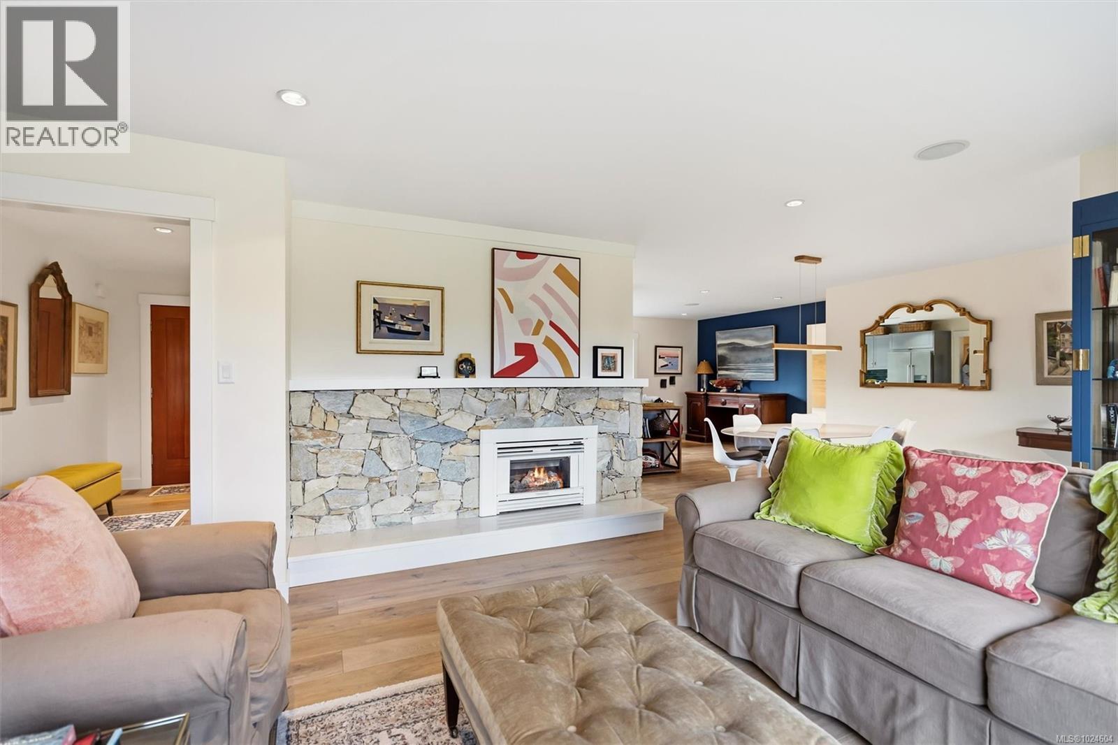  3752 Waring Place, Saanich
