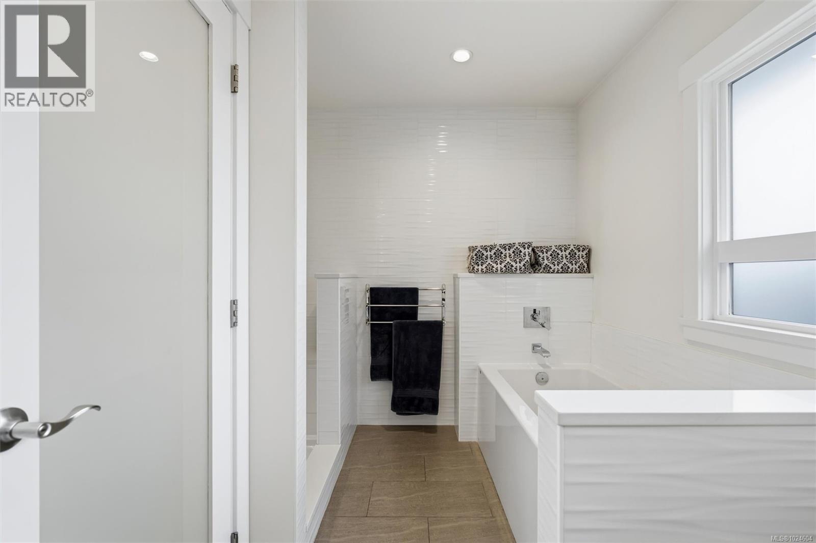  3752 Waring Place, Saanich