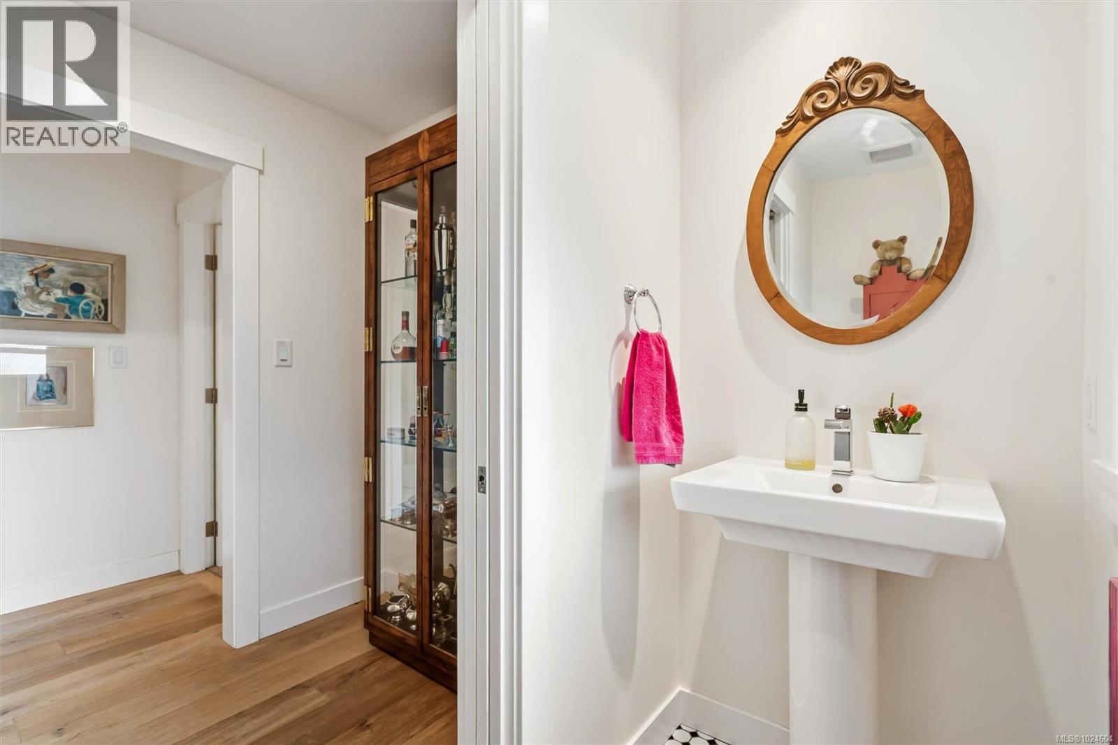  3752 Waring Place, Saanich