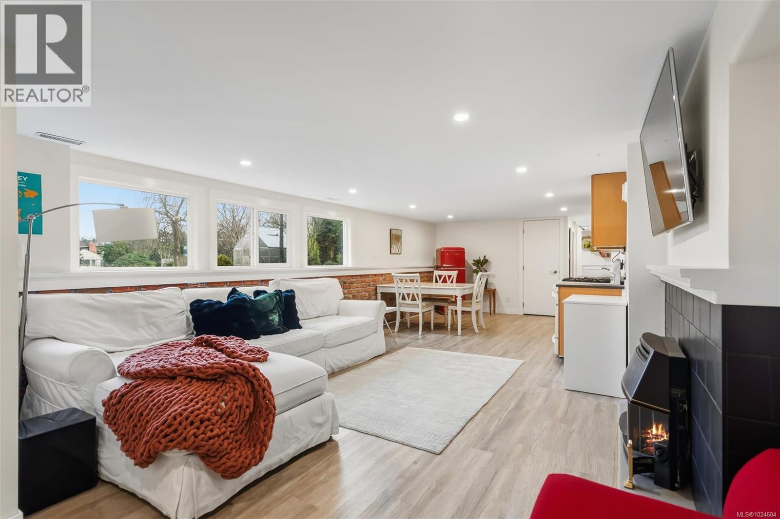  3752 Waring Place, Saanich