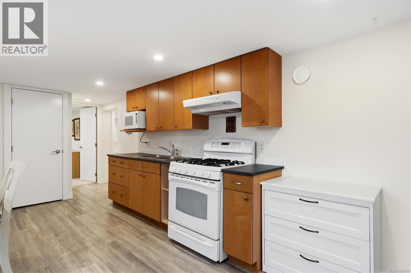  3752 Waring Place, Saanich