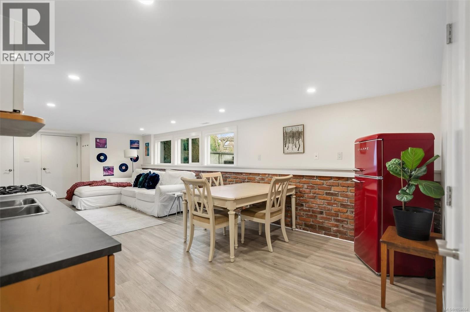  3752 Waring Place, Saanich