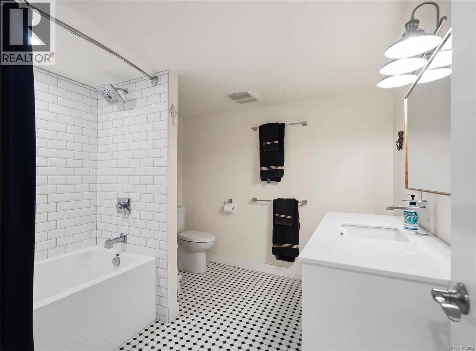  3752 Waring Place, Saanich