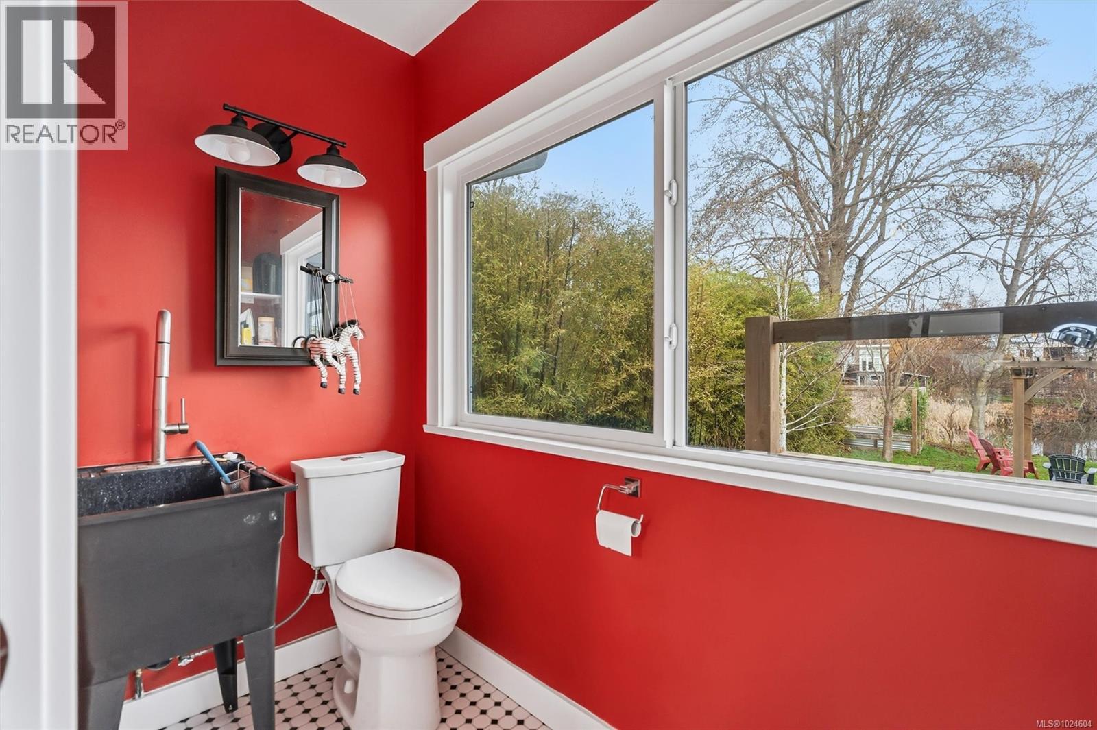  3752 Waring Place, Saanich