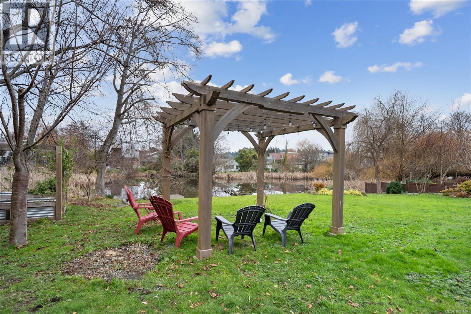  3752 Waring Place, Saanich