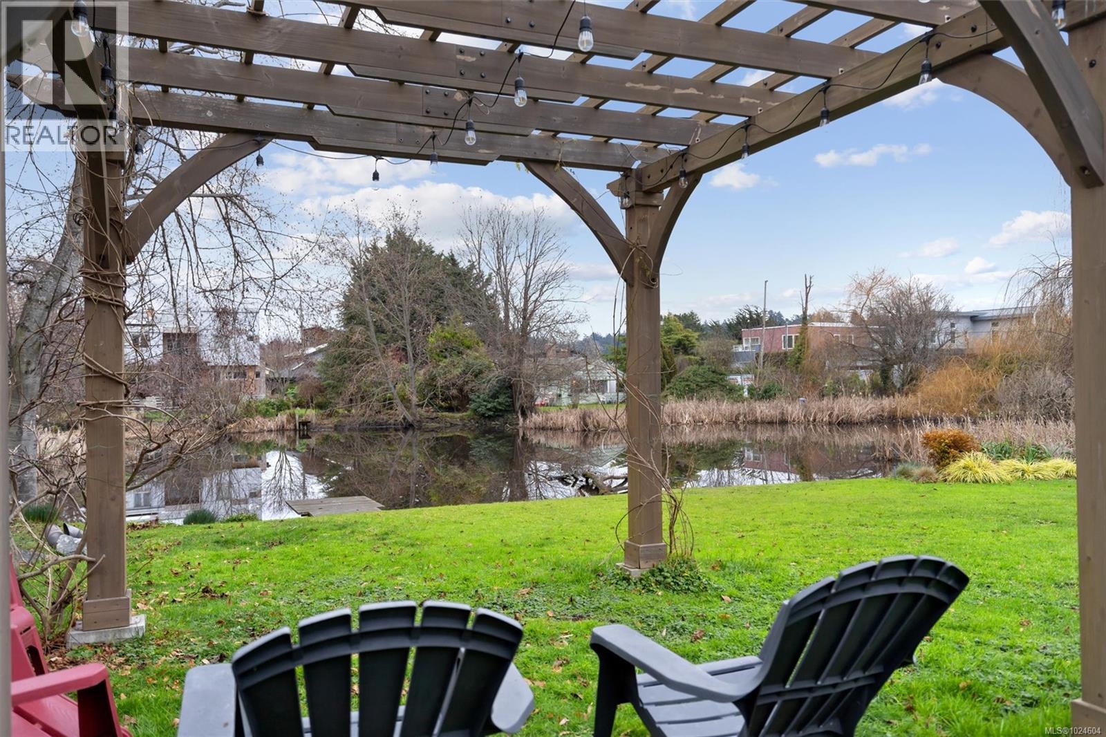  3752 Waring Place, Saanich