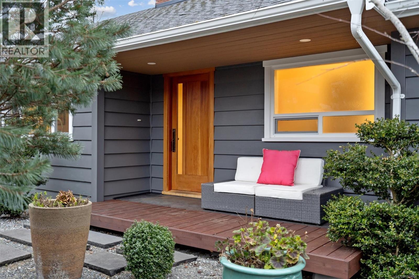  3752 Waring Place, Saanich