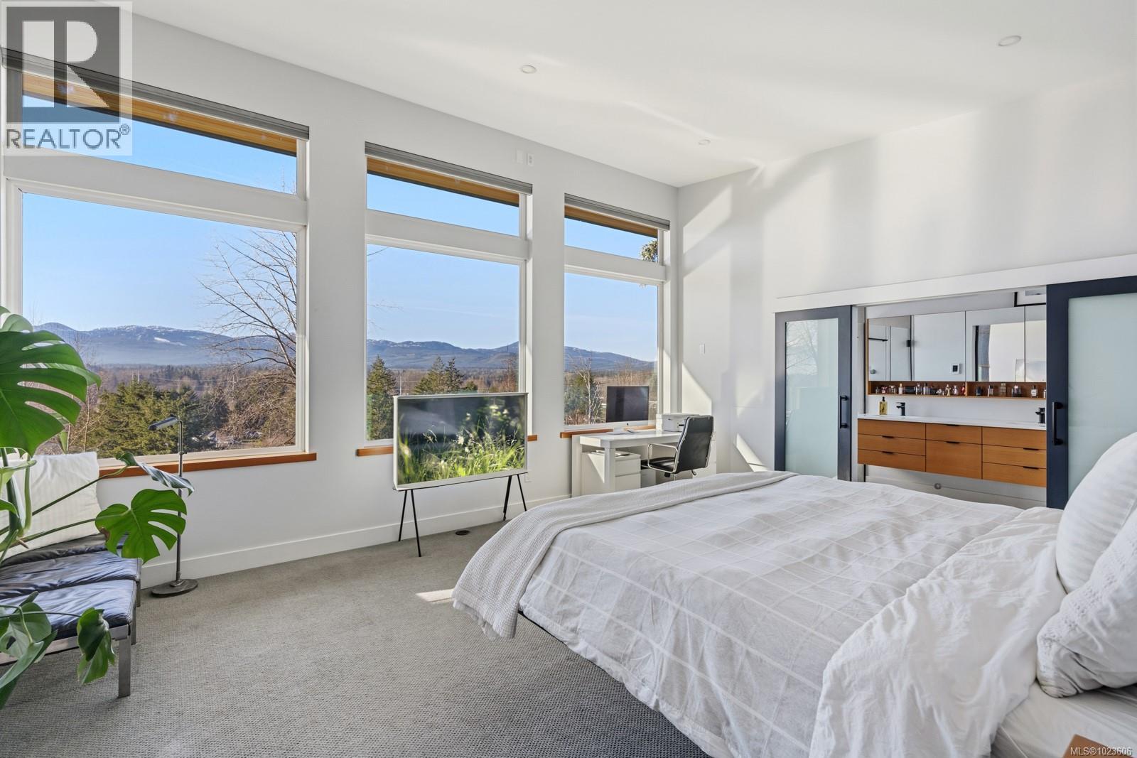 4721 Island Hwy, Courtenay