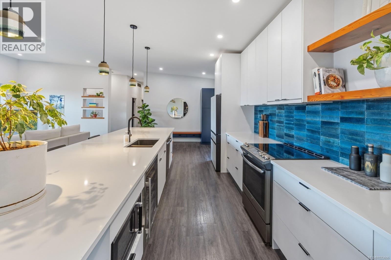 4721 Island Hwy, Courtenay