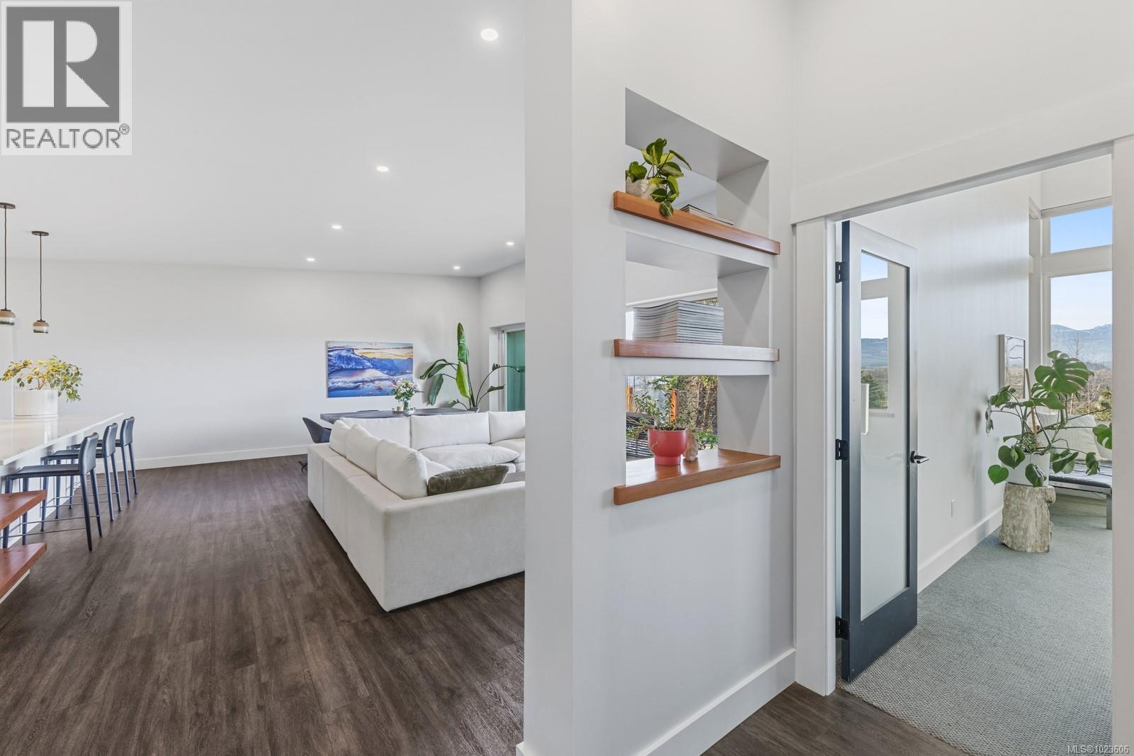 4721 Island Hwy, Courtenay