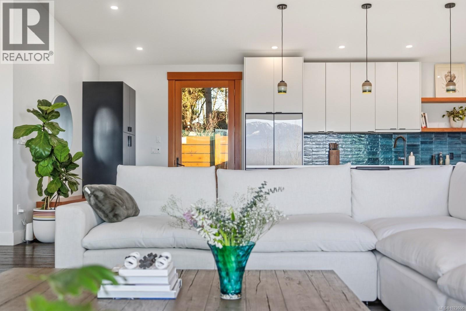 4721 Island Hwy, Courtenay