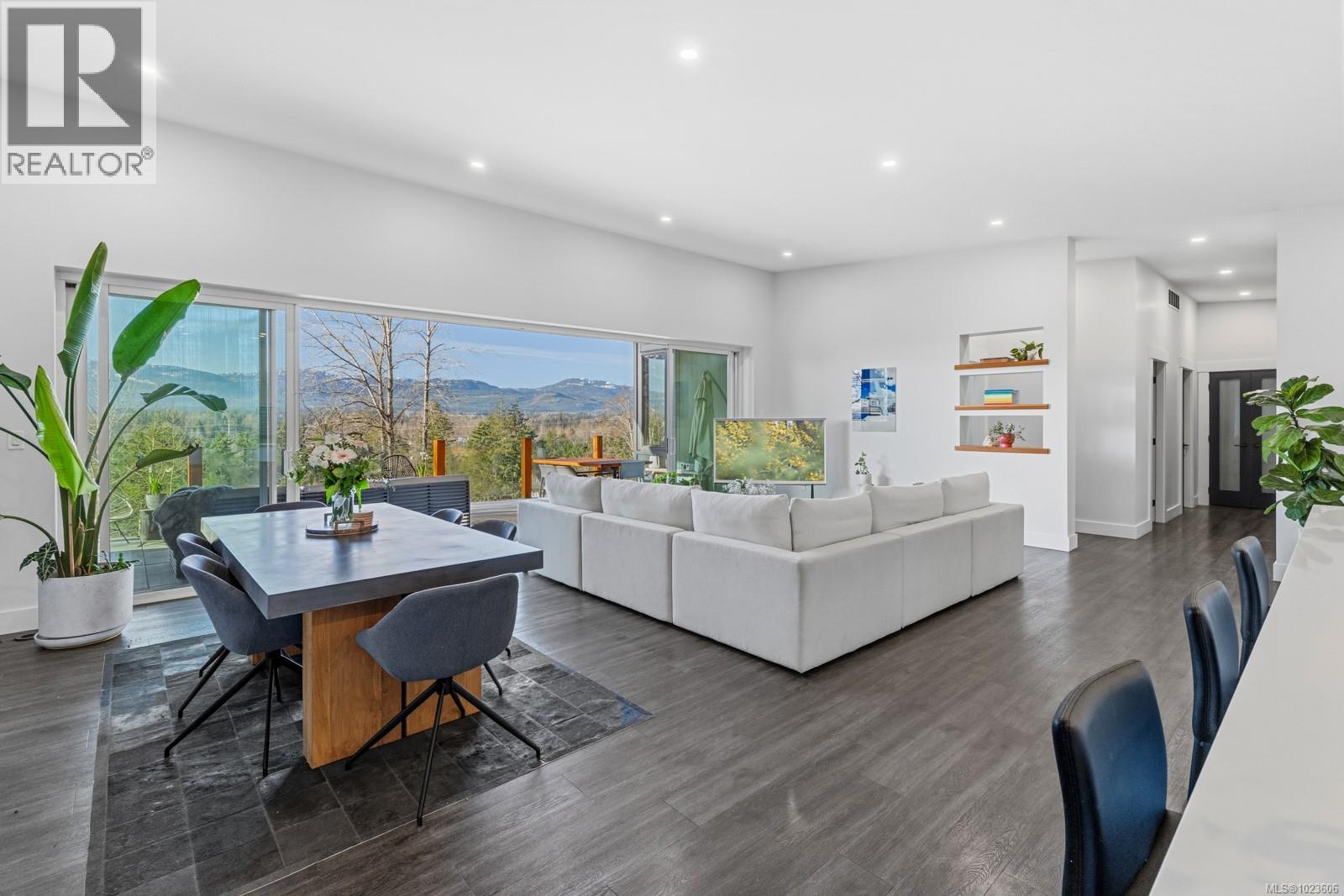 4721 Island Hwy, Courtenay