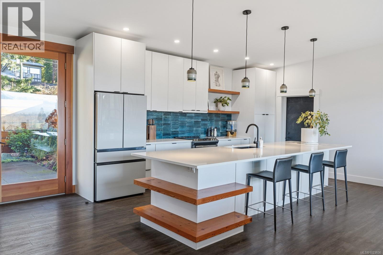 4721 Island Hwy, Courtenay