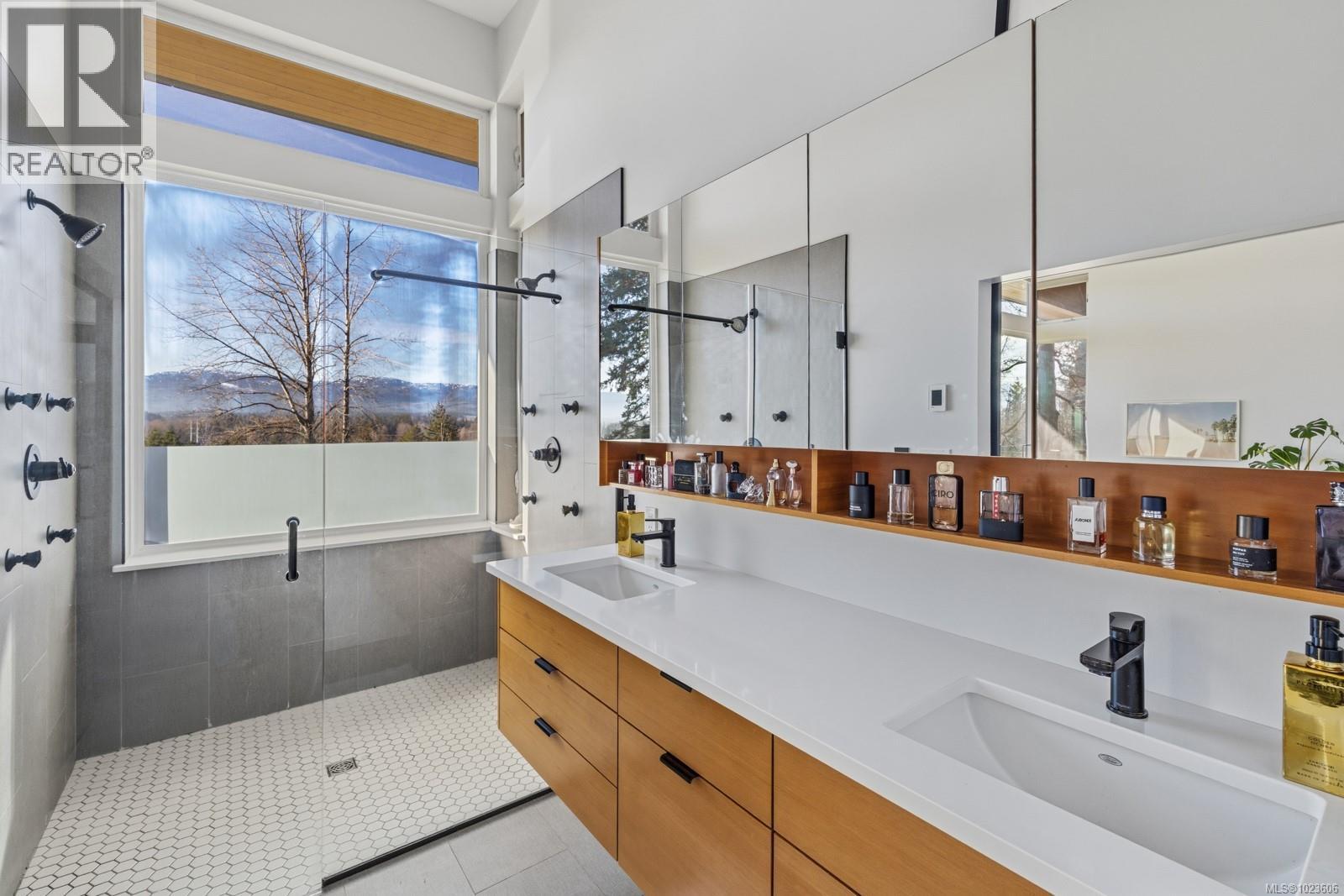 4721 Island Hwy, Courtenay