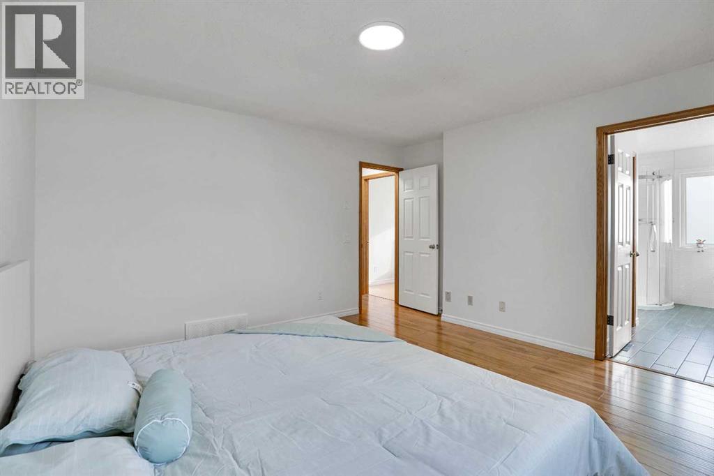 Single Family House 4 Level for Sale in  Millview Court SW Millrise Calgary 