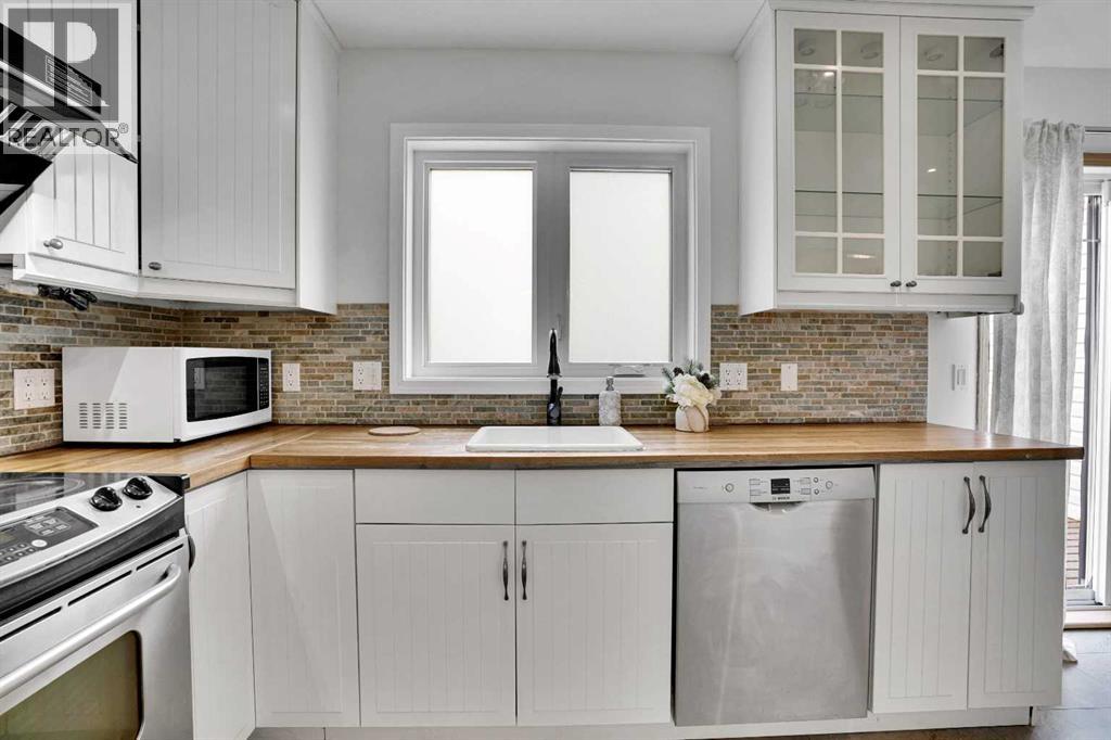 Single Family House 4 Level for Sale in  Millview Court SW Millrise Calgary 