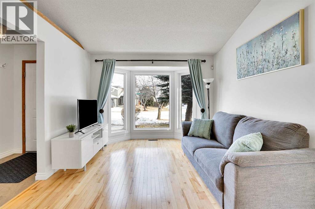 Single Family House 4 Level for Sale in  Millview Court SW Millrise Calgary 